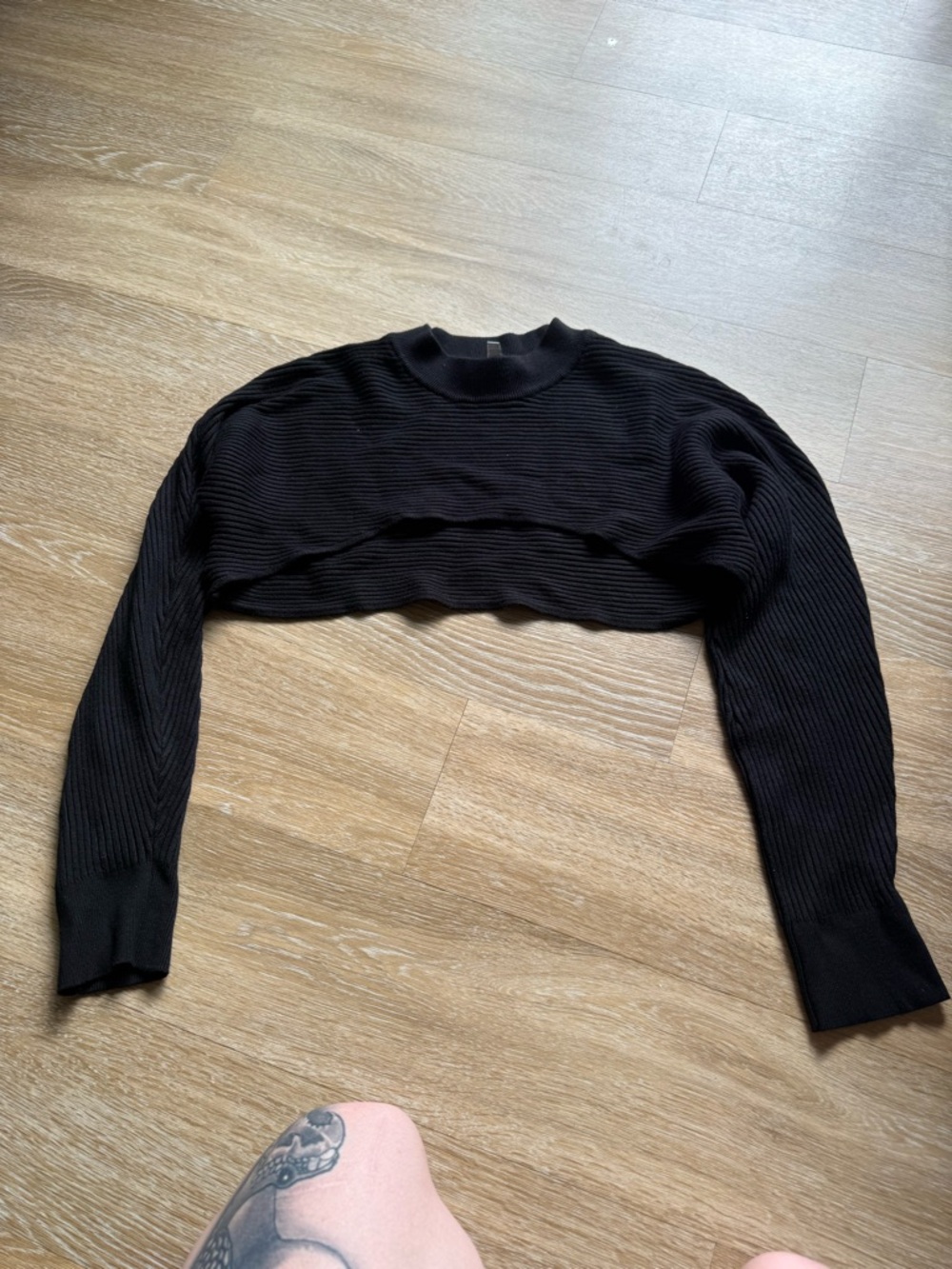 sofia by sofia vergara Black Cropped Ribbed Long-Sleeve Top